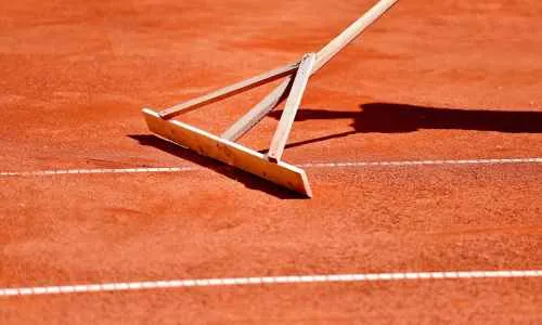 clay court color and composition