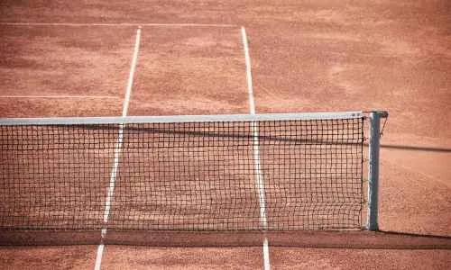 how to play pickleball on clay court 